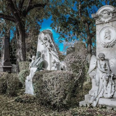 Graves al cimitero centrale di Vienna Post Banner - Hearonymus