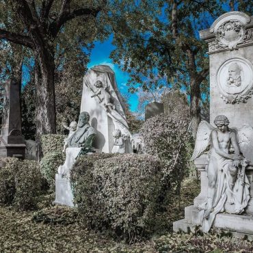 Graves Al Cimitero Centrale Di Vienna Post Banner - Hearonymus